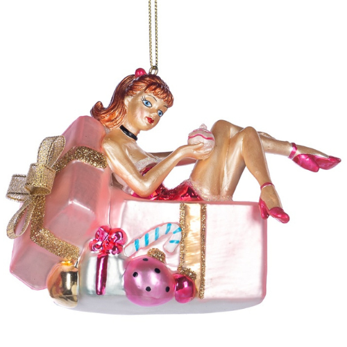 Brünette Dame in Geschenk